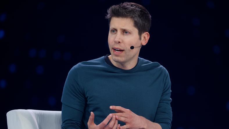 奥特曼怒斥小扎7亿挖人:唯利是图的雇佣兵,将被使命打败